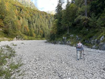 imbocco del sentiero presso bivio tra CAI 376 e CAI 398 