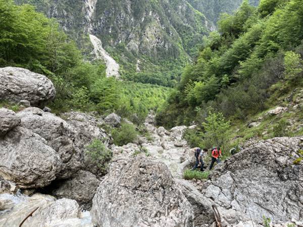 arrivo all'attraversamento basso del Tamais lungo il greto