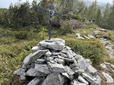 rincongiungimento con sentiero CAI 961 nei pressi di forcella Baldàs