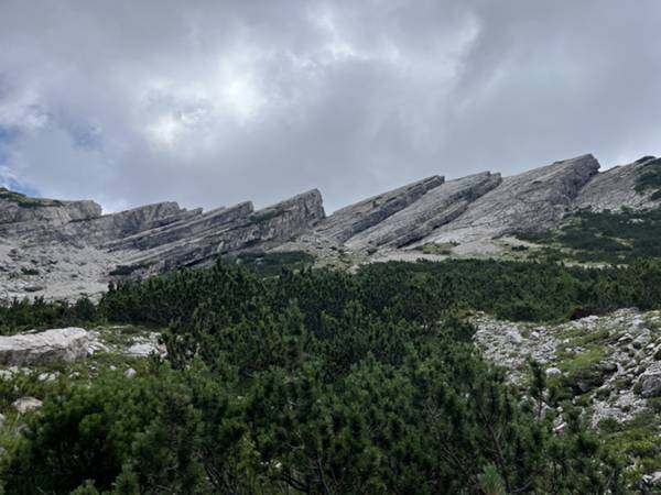 individuiamo la Prendera (quella centrale) tra le 9 cime dei lastroni