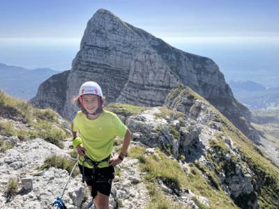 forcella dei Furlani raggiunta: alle spalle il Cimon dei Furlani