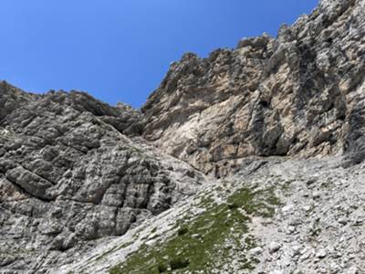 vista da sotto sull'ultimo breve tratto attrezzato