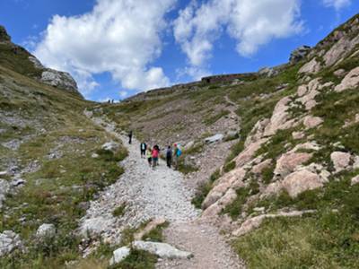 scendiamo da passo Volaia