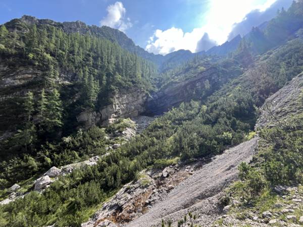 giungiamo al grande salto con cascata che andremo ad aggirare