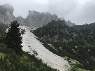 ghiaione di salita a cima delle Monache