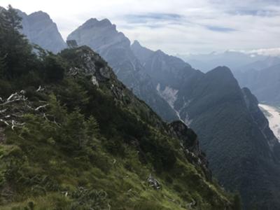 cresta del dosso Nadei con sulla destra parete precipite