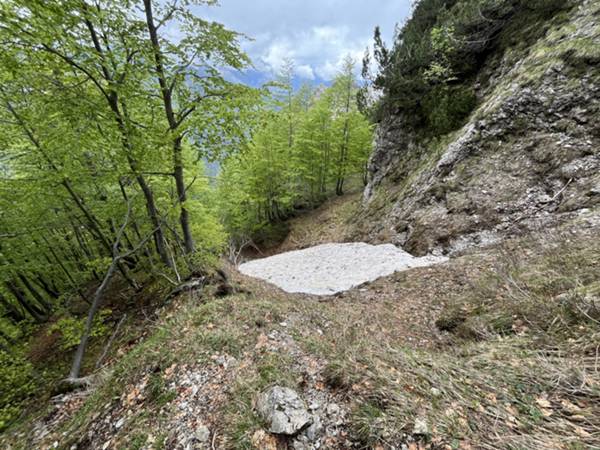 discesa lungo il versante Nord della forcella