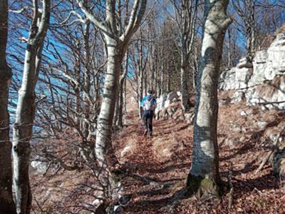 una comoda cengia ci accompagna verso il Flagjel