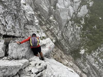 passaggio complesso in discesa: ujn salto di 2 metri incuneato tra rocce