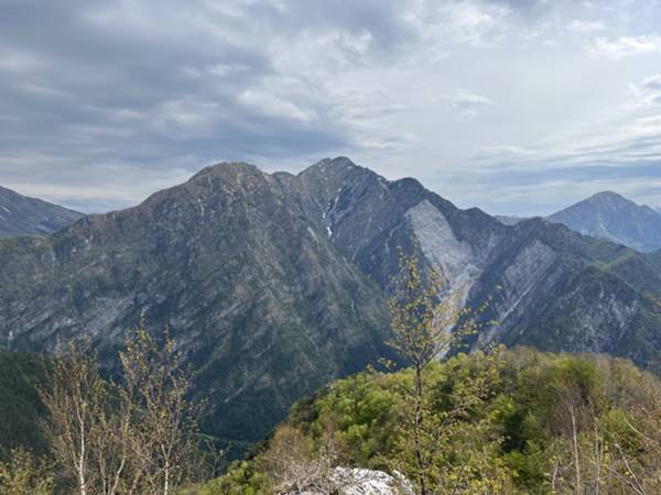 vista su Piombada e frana dalla seconda cima (panormica) dell'Agarial