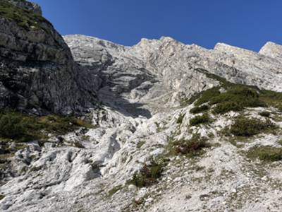 sede del nevaio alla base di forcella Cacciatori