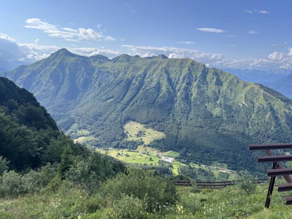 Sella Chianzutan e monte Verzegnis visti dalla forcella di cresta