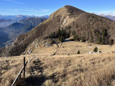 scendiamo nell'avvallamento prima di iniziare la salita al Flagjel