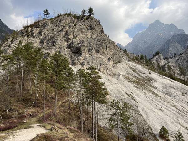 selletta di inizio sentiero presso Col di Crous