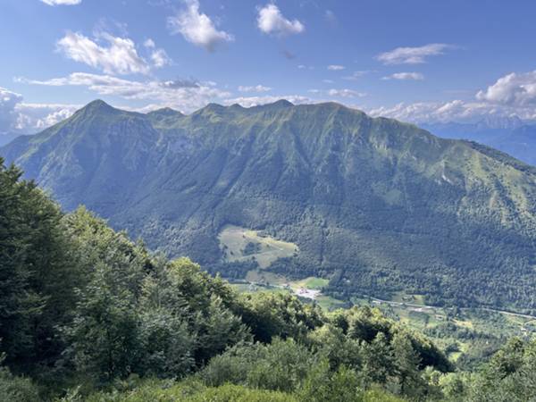 Sella Chianzutan e monte Verzegnis visti dalla forcella di cresta