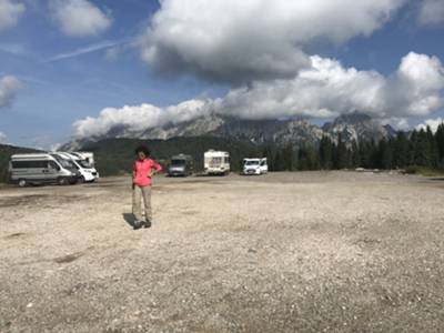 Partenza dal piazzale nei pressi di casera Razzo