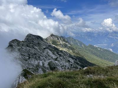 vista della cresta verso Est: cima Frate