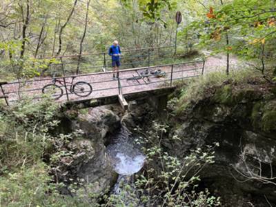 ponte nei pressi delle seconde cascate dell'Arzino