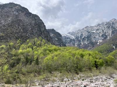 A sinistra il monte Medol