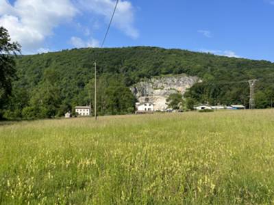 lo squarcio della cava sul versante nord del Ciaurlec