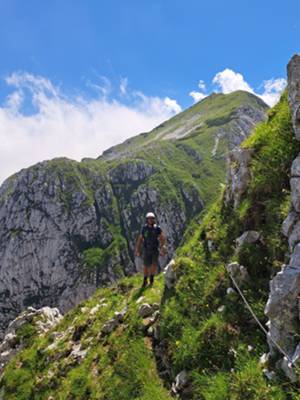 alle spalle il monte Pianina