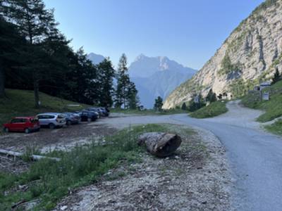 partenza da parcheggio rifugio casera Mela