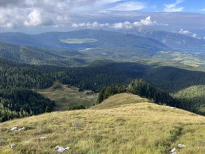 panorama su Alpago e lago Santa Croce