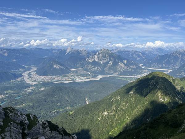 vista su Tolmezzo, monte Strabut, monte Amariana