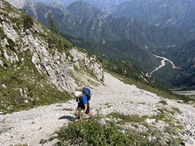 entriamo alla base della canalina di risalita