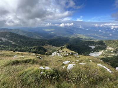 panorama su Alpago e lago Santa Croce dalla cresta di risalita