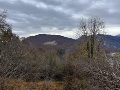 compare il monte Fara