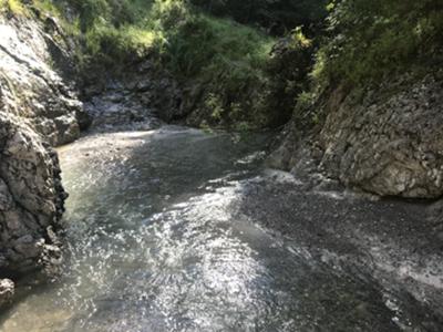 dopo circa 200 metri riattraversiamo il torrente Ge della Frugna