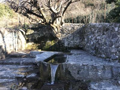 Fontana d'acqua in antico lavatoio