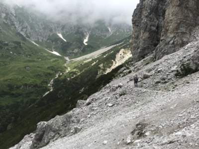 rientriamo sul sentiero CAI 389 a metà ghiaione...