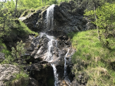 Cascatella da affluente di torrente Molassa, sotto bivacco Molassa