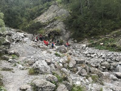 bivio di uscita dalla valle: qui ultima acqua sicura prima della casera 